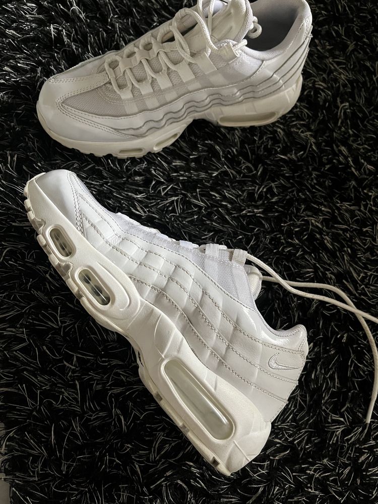 Triple white nike air best sale max 95