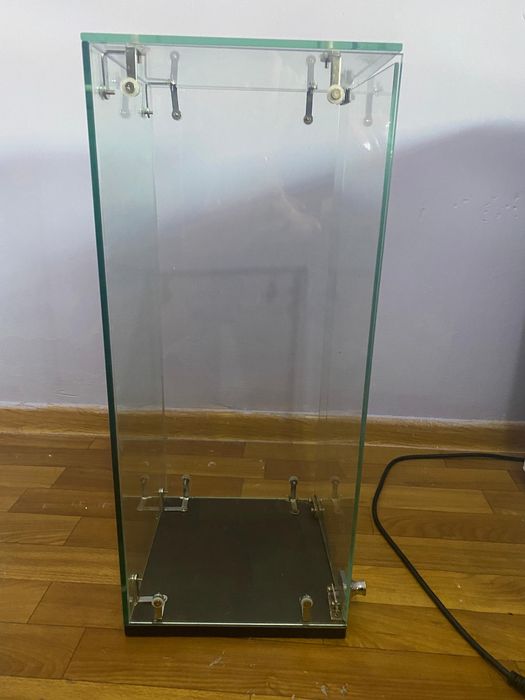 Стеклянная витрина 60х25х25
