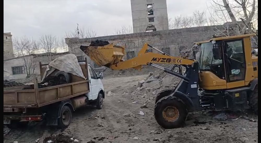 Навоз. Погрузка есть. Конский