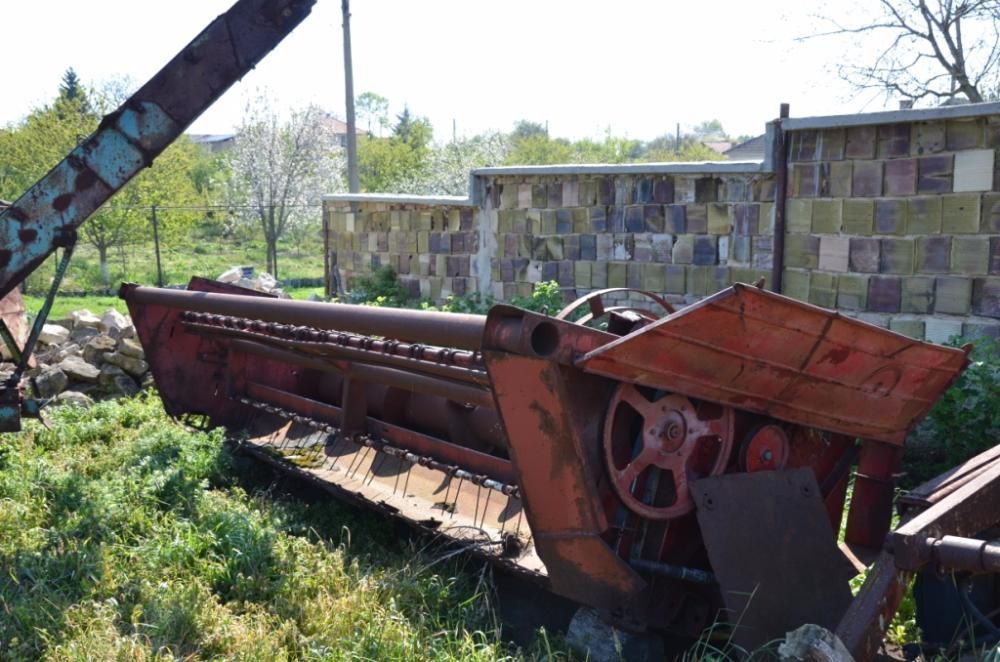 На части комбайна НИВА, сеялка СЗУ и др.