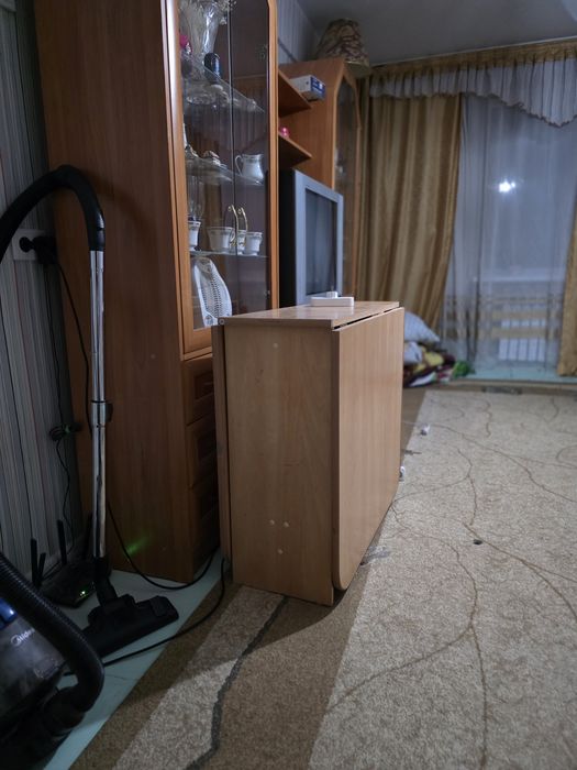Продаю мебель. Продаю пылесос. Отдаю люстру