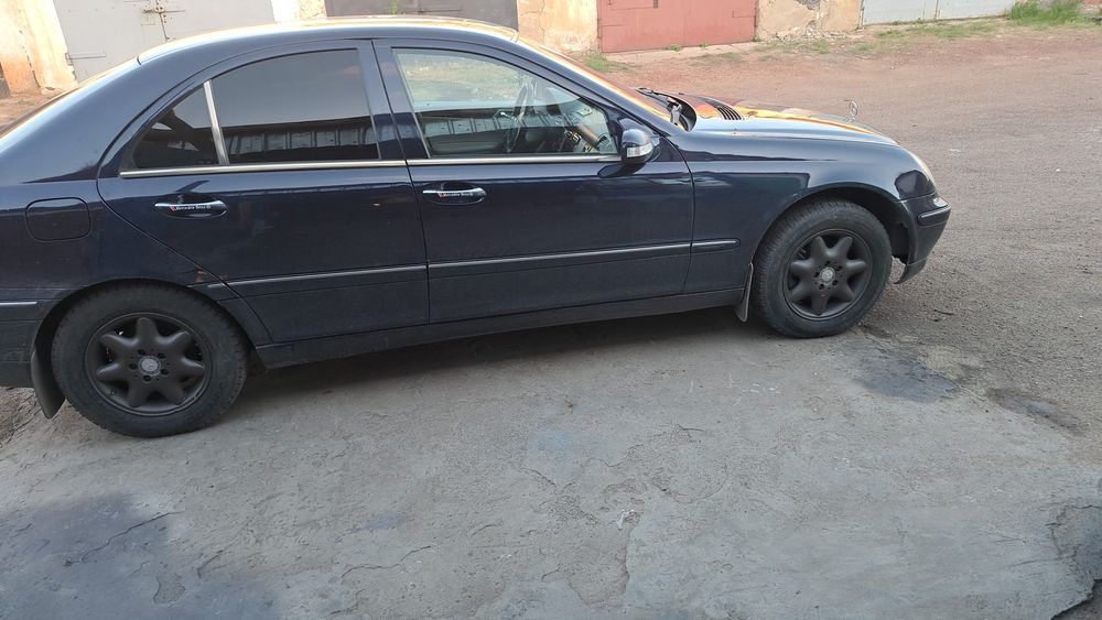 Продаю мерседес.