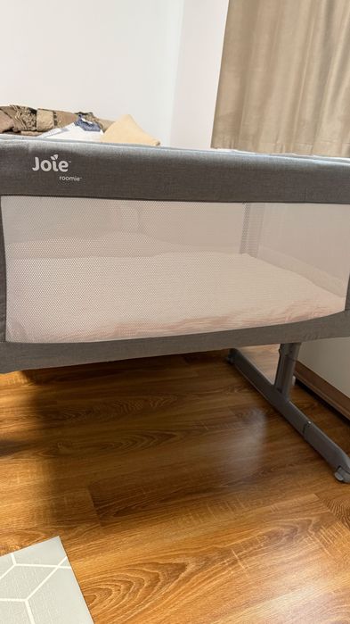 Co-sleeper Joie folosit foarte puțin