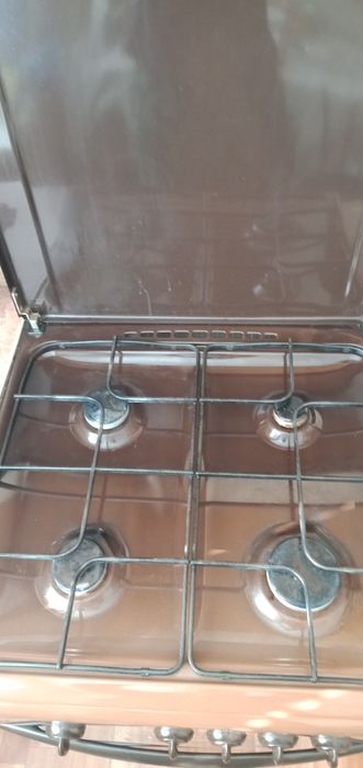 Продам газовую плиту