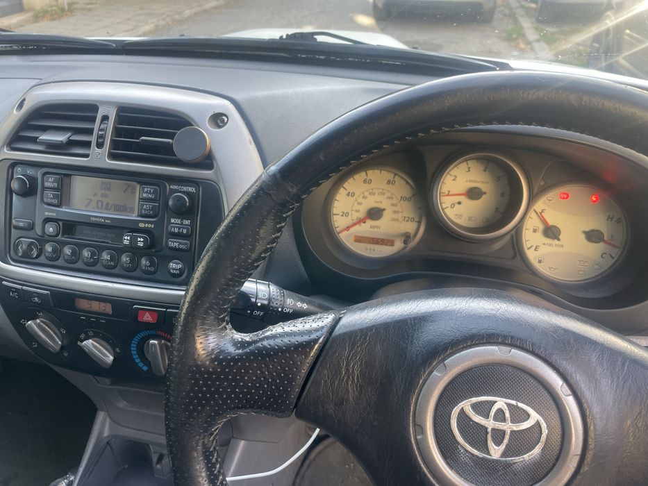 Toyota rav4 2.0 d4d  na chasti