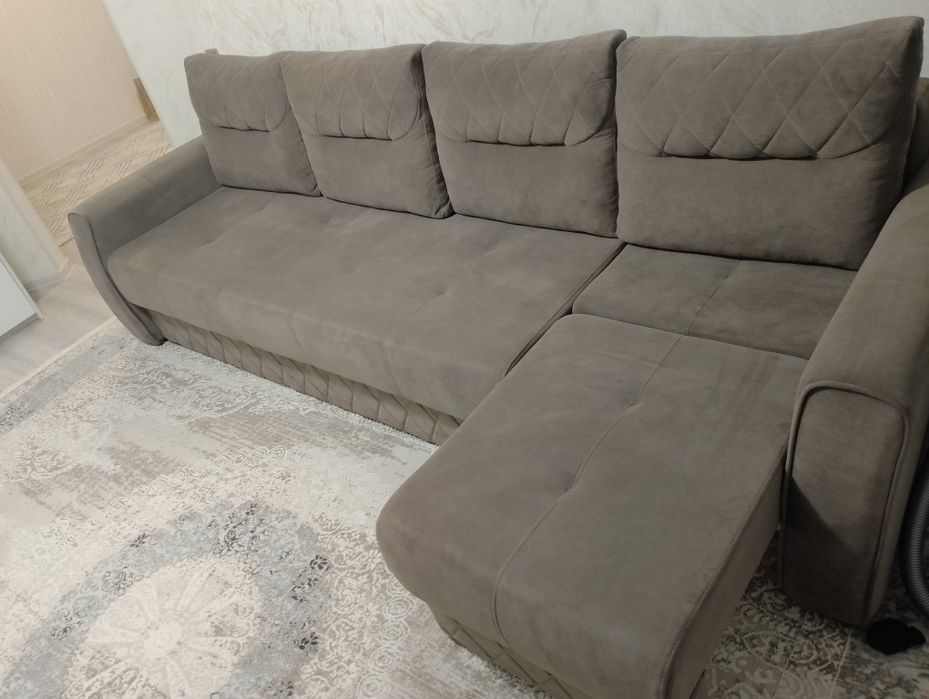 Продам диван состояние нового.
