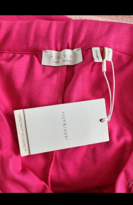 Pantaloni femei superbi