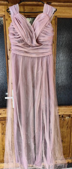 Официална рокля.