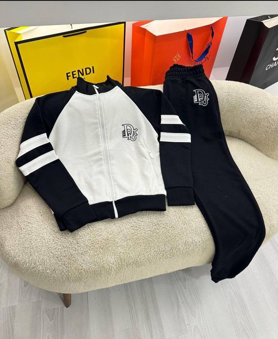 Дамски екипи нови