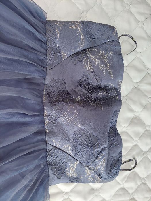 Продавам официална рокля!