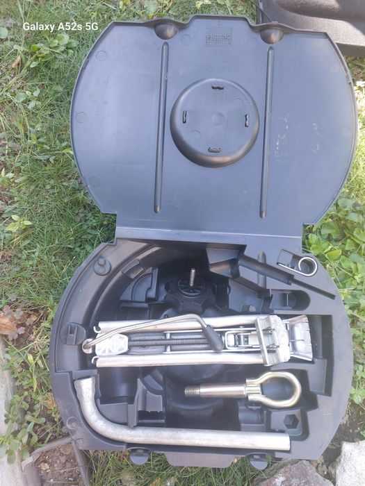 Vand set de cric cu carlig si cheie pentru ww polo
