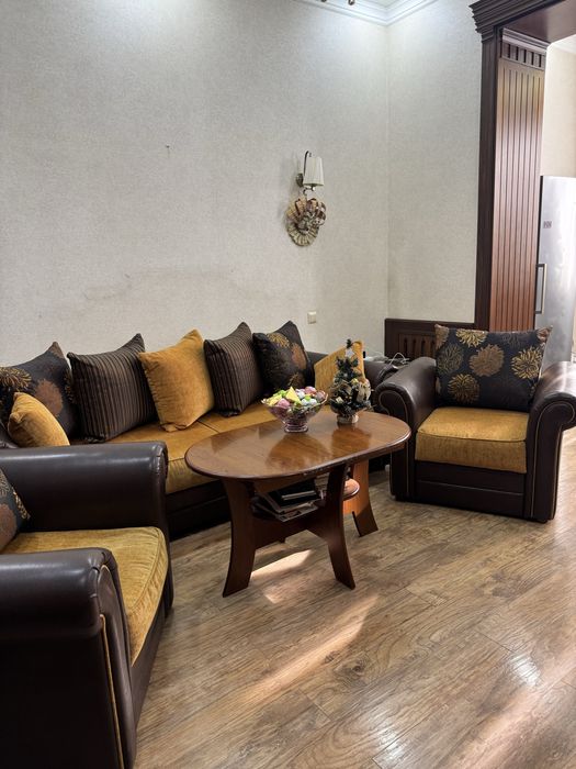 Продам медель Белорусскую мебель. Кожанные подлокотники.