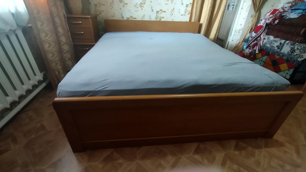Продам спальный гарнитура70000