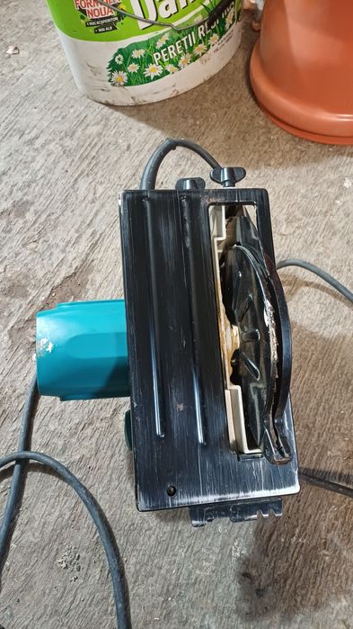 Fierăstrău circular Makita