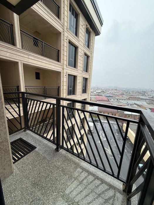 Amir Temur kuchada Eletni domda 2 xona kvartira sotiladi