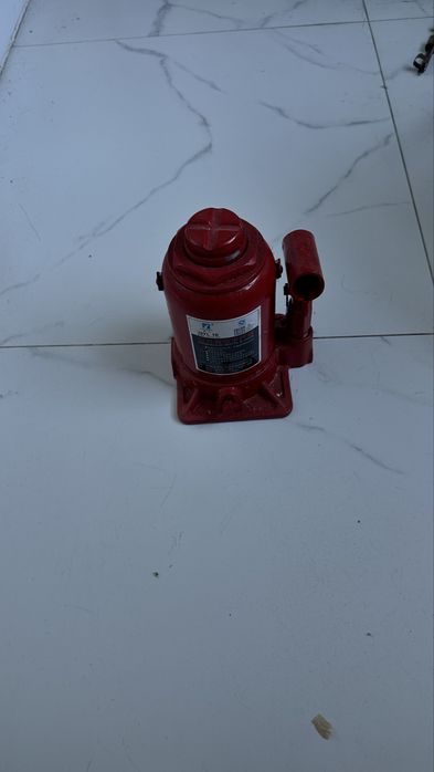 Продам домкрат 16 тн
