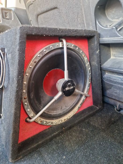 Vând subwofer cu statie crunch