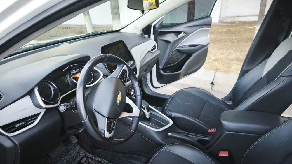 Chevrolet Onix Premier 2