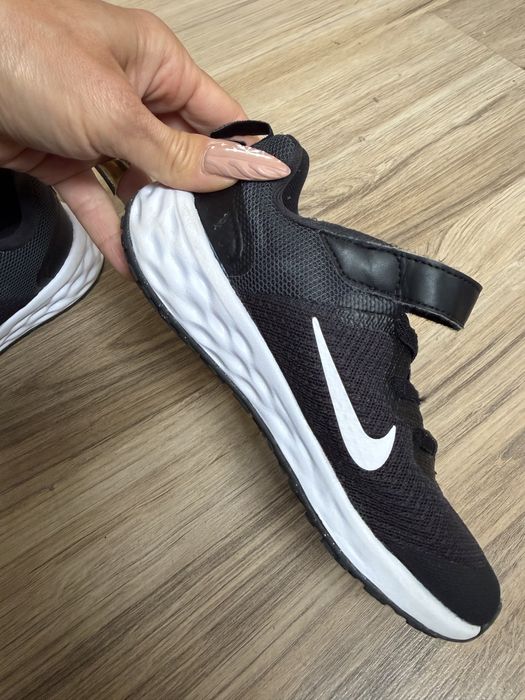 Оригинални юношески маратонки Nike Revolution 6! 30 н