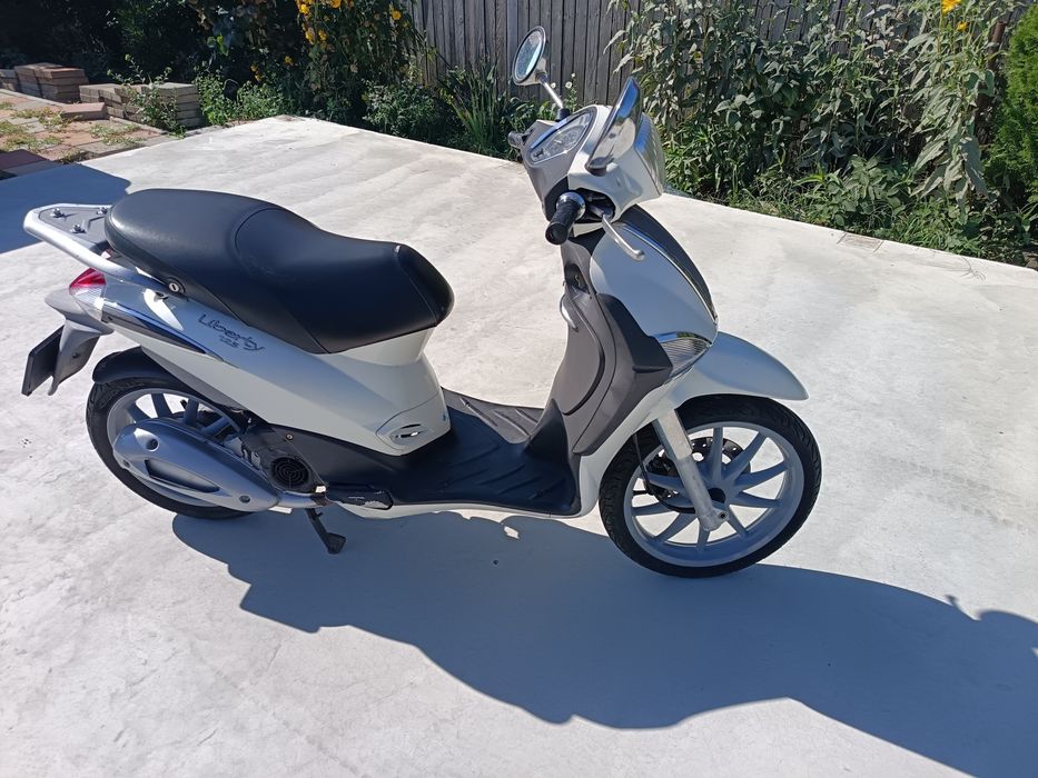 Vând scuter piaggio liberty