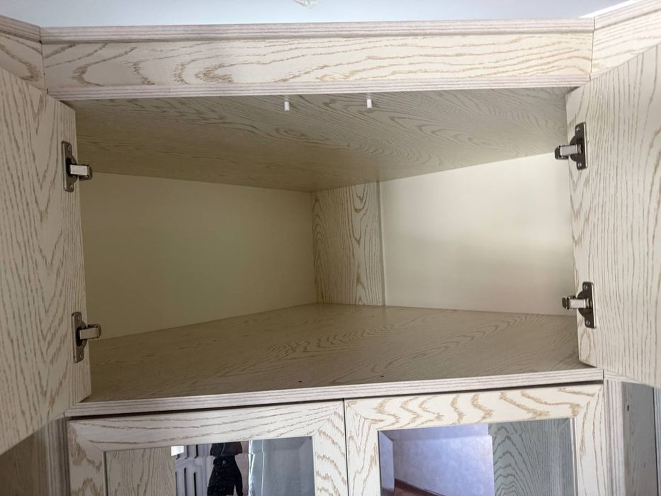 Продаётся односпальный гарнитур кровать и угловой шкаф.