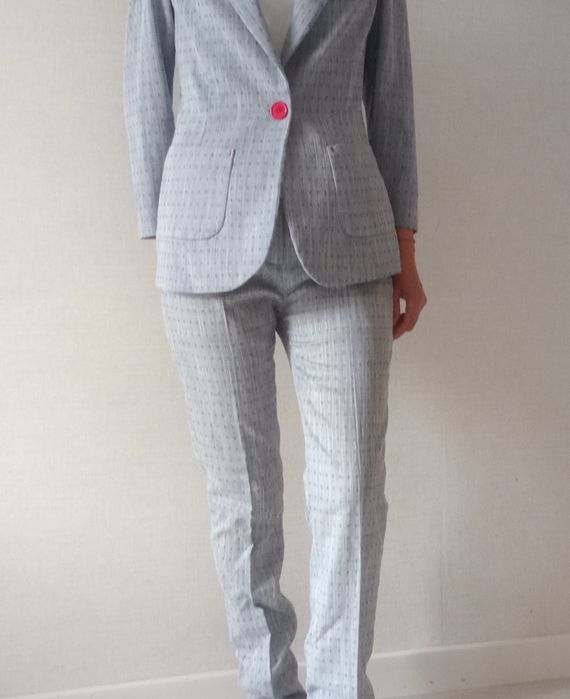 Продам брючный костюм.