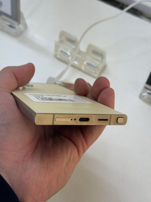 Samsung S24 Ultra 256gb ozu 12