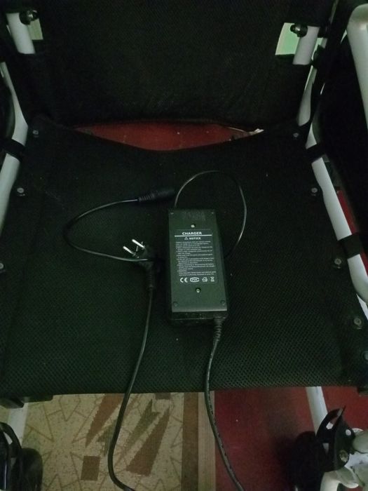 Cărucior/scaun/fotoliu electric pliabil