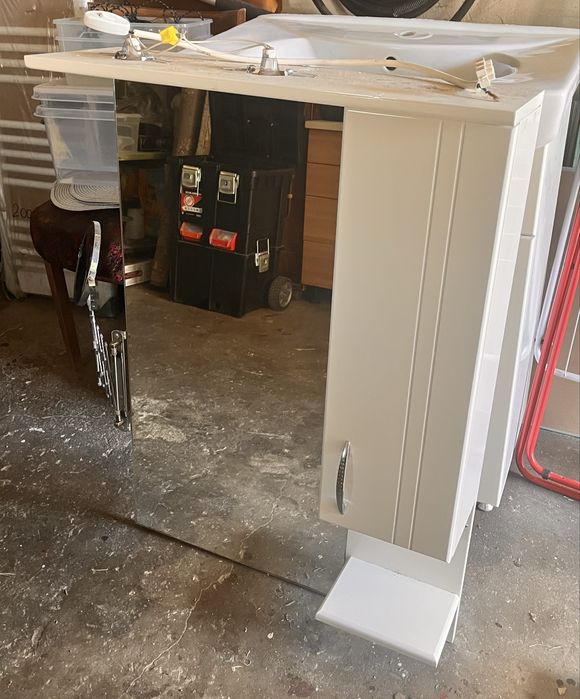 Corp baie ciuveta cu dulap si corp suspendat cu oglina si lumina