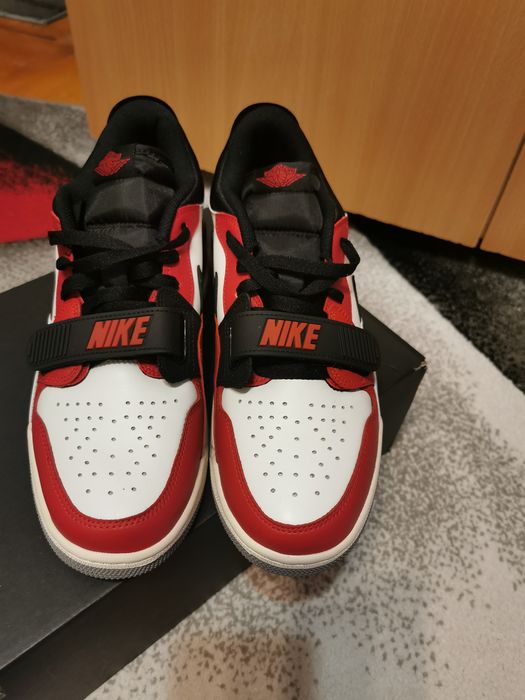 Vând Nike Jordan