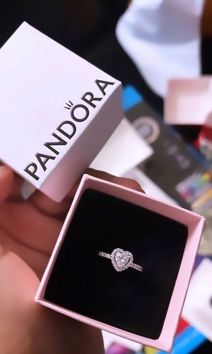 Кольцо Pandora «Возышенное сердце»