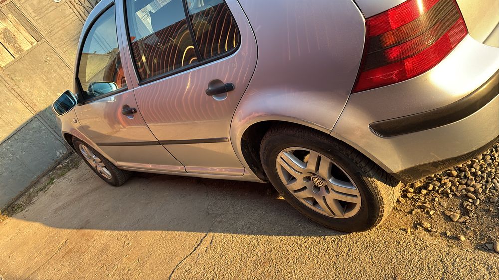 vand sau schimb golf 4 1.4 benzina