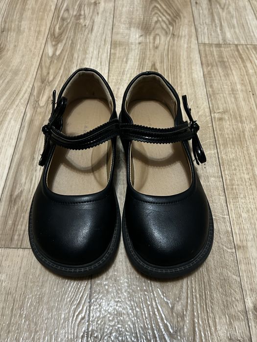 продаю детские туфли