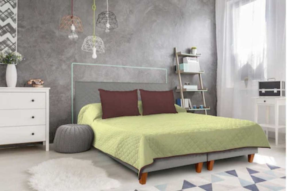 Vând cuvertura matlasată 2 fețe maro/lime