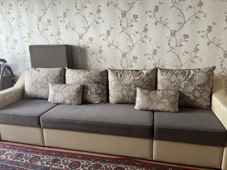 Продам диван б/у очень хорошего качества.,.