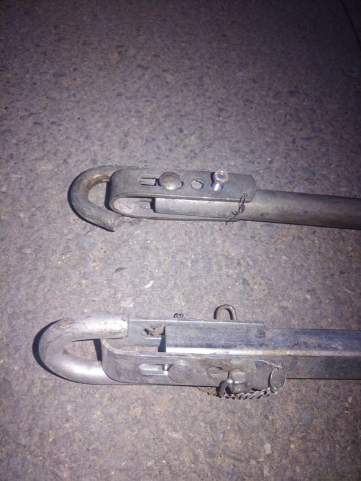 Разглобяем твърд теглич, твърда връзка във формата на квадрат.
Неразли