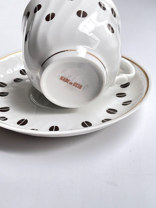 Чашки кофейные с блюдцами