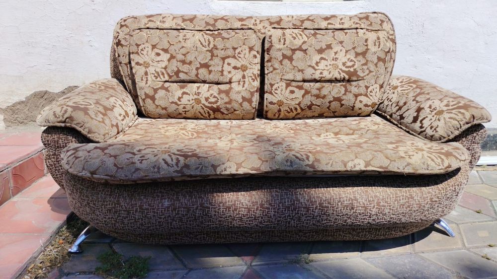 Продам маленький диван раскладной