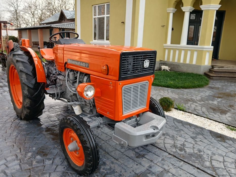 Tractor universal 445v