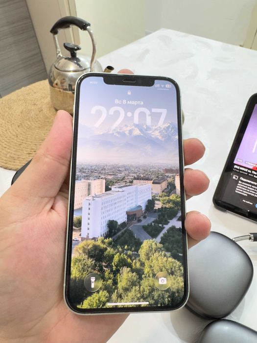 iPhone 12 / 64 / 100%