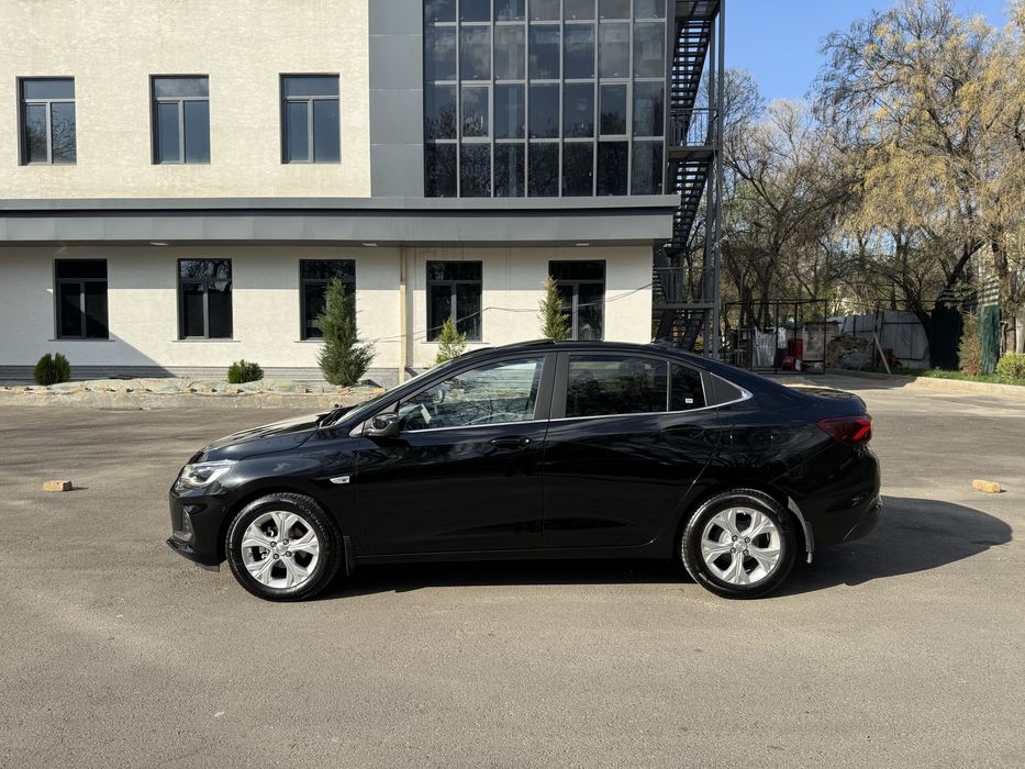 onix premier 2 2025 пробег 10000 бензин 1 владелец машины