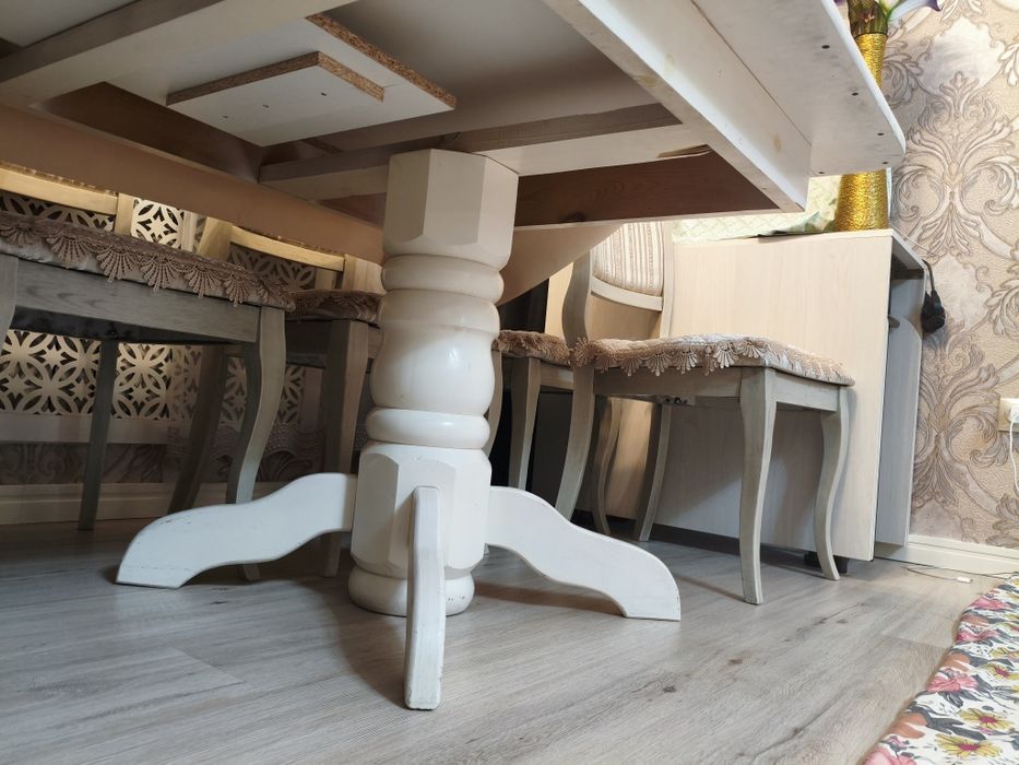 Продаётся деревянный стол раздвижной