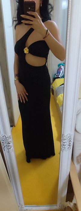 Дълга черна рокля