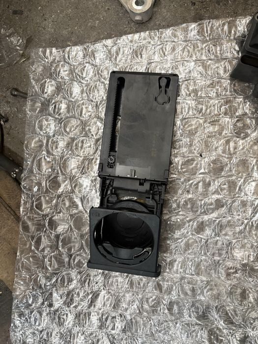 Audi A4 B6 B7 Поставка за чаша Къп холдър