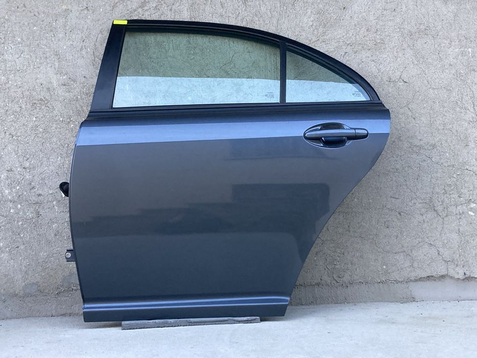 Задна лява врата за тойота авенсис седан/toyota avensis t25 03-08г