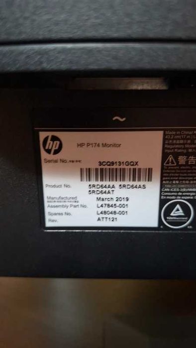 Monitor Hp 17" model HP P174 nou
