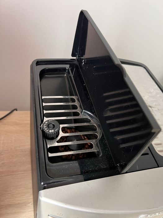 Aparat de cafea automat delonghi magnifica