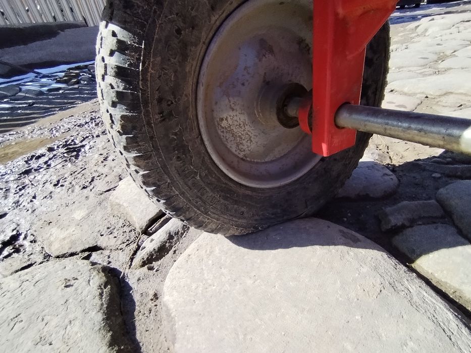 Kart cu pedale cu transmisie pe lanț