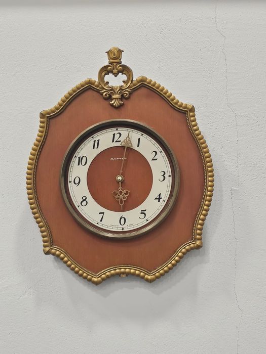Настенные часы "Янтарь"