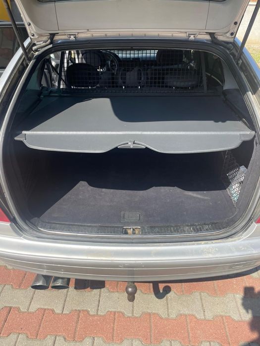Vand mercedes w 203 220 disele cai 258 stegi 2  masina. Merge bine. Are facuta tot schimbur aproxim de o luna faca si schimb